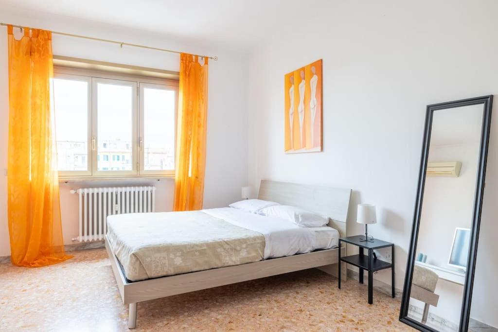 Apartment Ambra's Bright Rom