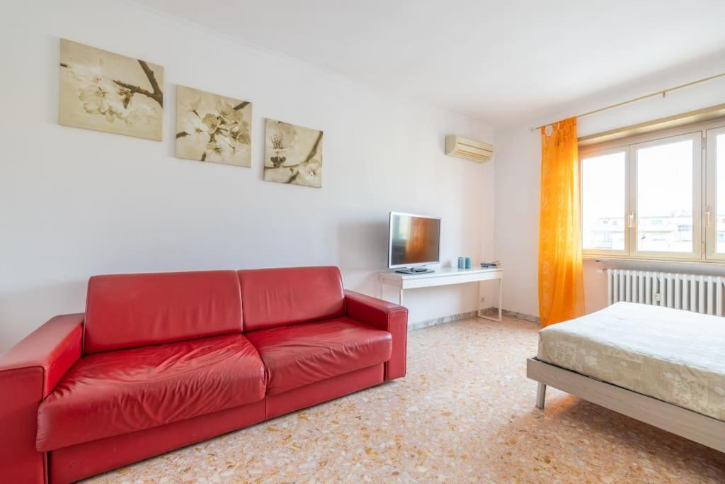 Apartment Ambra's Bright Rom